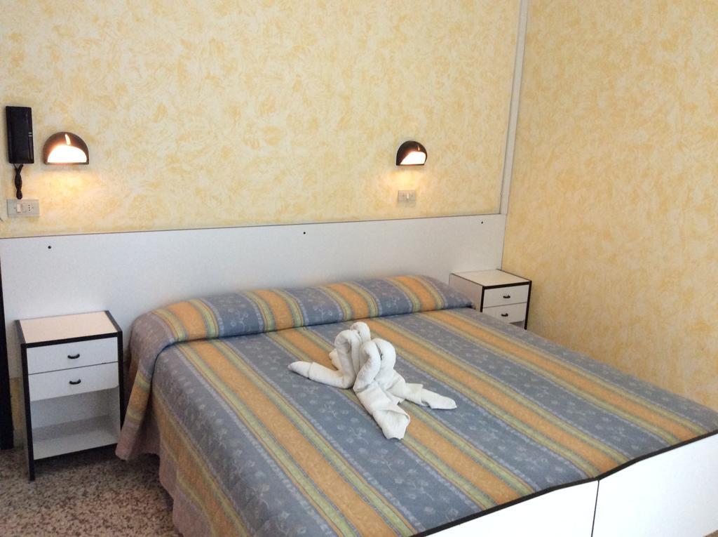 Hotel Oria Rímini Habitación foto